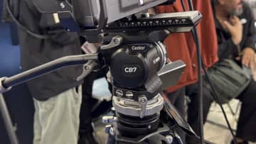 YC onion、「CEDAR CB7」初展示。カウンターバランスに対応したビデオ雲台発売[NAB2025 Booth]