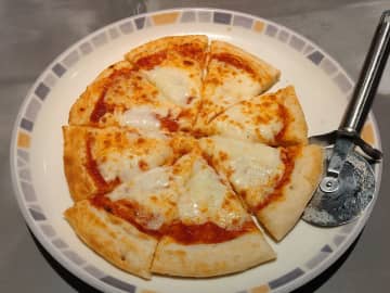 サイゼリヤのピザに＋３７０円で？　鬼ウマになるアレンジに「絶対おいしい」「マネしたい」