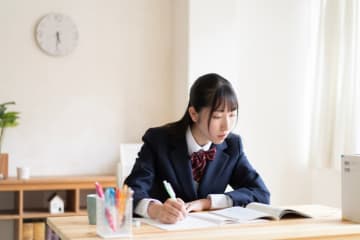 「高校無償化」でも足りない？「私立高校」に進学予定の子どもがいますが、親の負担はいくら必要でしょうか？