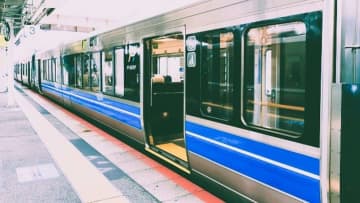 「ラッシュ時の新快速で気を失って倒れた私。気づいた時には、周りの乗客たちが...」（京都府・40代男性）