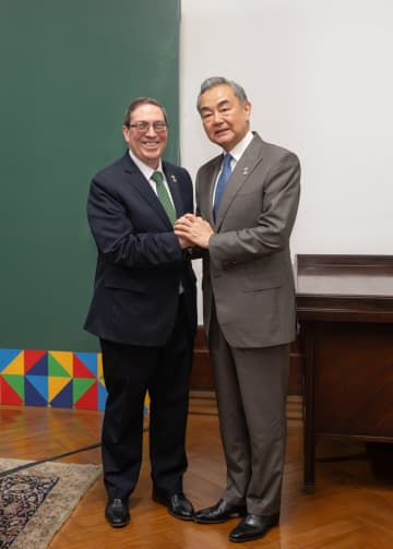 王毅氏、リオでキューバ外相と会談