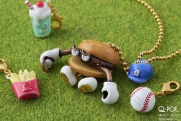 Q-pot.“選べるチャーム”のバーガー風アクセサリー、野球帽やボールでネックレスをカスタマイズ