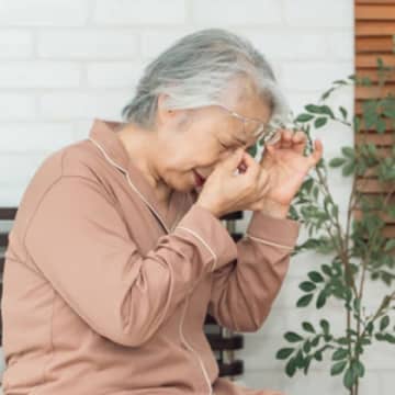 なぜ「涙目」になるのか…結膜がたるむと涙が正常に排出されない【一生見える目をつくる】