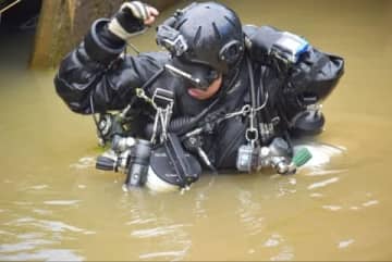 戦時中の事故で水没した「長生炭鉱」、海に眠る遺骨探して…"最強ダイバー"の思い
