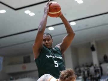 B2神戸がアイザック・バッツとの契約満了…今季3クラブ所属の35歳ビッグマン