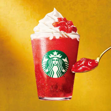 スタバ新作フラぺに"いちご感マシマシ"のスペシャル版登場。果肉たっぷりで「一生飲んでいられる」の声も