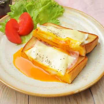 【食パンあったら10分で完成！】「朝にコレ作ったら子供が飛び起きるやつ！」フライパンひとつで超簡単激うまトーストレシピ