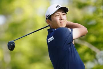 岩崎、今野が首位　中日男子ゴルフ第1日