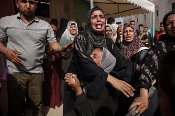 イスラエル軍、ガザ攻撃続行　住民8人死亡