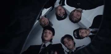 RIIZE、収録曲「Bag Bad Back」MV公開…バッグを持つような振付に注目