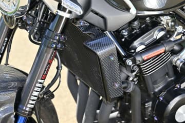 綾織カーボンで高級感UP　Z900RS向けSTRIKERエアロパーツ新発売