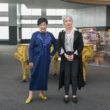 小池都知事とシンディ・ローパーが都庁で対談　東京と女性活躍について想いを語る