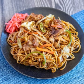 【焼きそば、焼くの辞めました】「今までの時間ムダだったかも…」一度やったら戻れない！人生で一番ラクな焼きそばレシピ