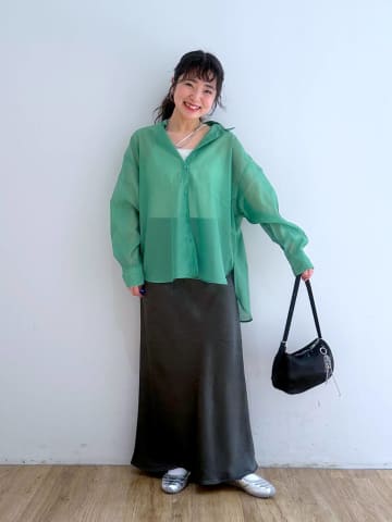 “サテン”で上品に♡【ローリーズファーム】で狙いたい「きれいめスカート」