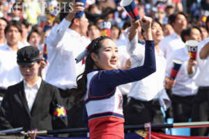 p【應援指導部】 勝利へ背中を押し続けた３日間　勝ち点逃すも見せた「意地」 / 春季応援席特集　対明治大学１、２回戦/p