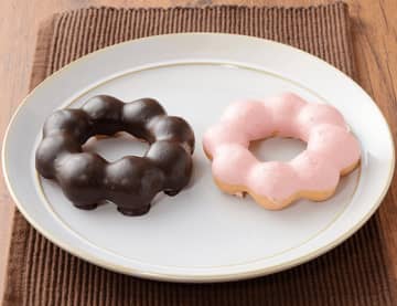 チョコ・いちご2つの味のもっちり食感のドーナツがセットで税込181円! 402kcla! ローソンが「もっちりとしたドーナツ チョコ＆いちご 2個入」を発売