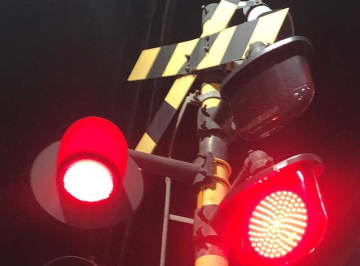 【速報】男児がJR特急にはねられ死亡　夜の線路をはだしで歩く　近くに踏切　市原