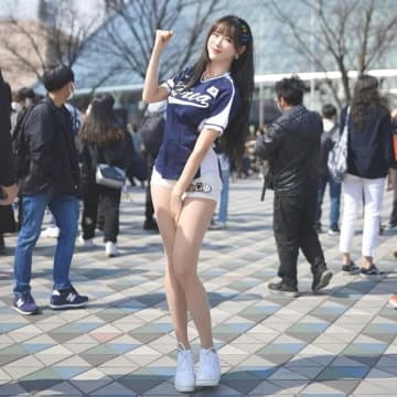 「おおおおお美しい！！」韓国No.1美女チアが公開した“ドアップすっぴん”にファン騒然！「まったくの別人だ」「透き通るような白い肌」