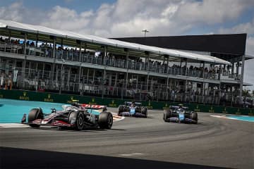 F1マイアミGP特別カラーのマシン「センス最高だ!!」　細部にもこだわり…大胆ピンクを日本人称賛