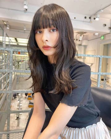 この組み合わせ、かなり可愛い♡【パッツン前髪 × レイヤーカット】で垢抜けヘアに大変身！