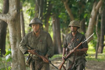 堤真一と山田裕貴が険しい顔で突き進む　『木の上の軍隊』Anlyの主題歌入り新予告公開