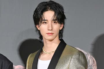 JO1佐藤景瑚、舞台あいさつで突然肉体美を披露　理由に加藤浩次「バカなの？」とツッコミ
