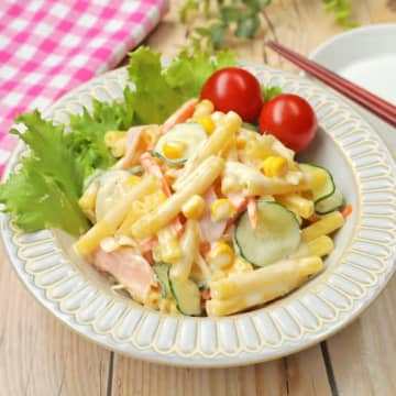 「このマカロニサラダ、お店よりウマい！」「隠し味は何？」味がぼやけず濃厚クリーミー♡マカロニサラダの格上げ裏技レシピ
