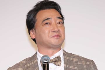 元ジャンポケ斉藤被告、ふっくらとした現在　バームクーヘン販売で持ちギャグ「は～い」