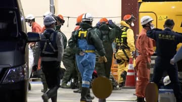 埼玉・八潮市の道路陥没事故　安否不明のトラック運転手とみられる人物の死亡確認　警察と消防が2日朝から救出活動