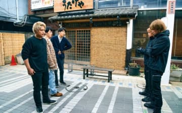 WEST.主演映画『裏社員。』ライバル同士が激突！　火花散らすアクションシーン映像＆場面写真解禁