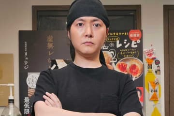 タトゥー入った美人店員が調理　ネットで議論「入れ墨隠す配慮が」「偏見はよくない」…料理研究家の意見は