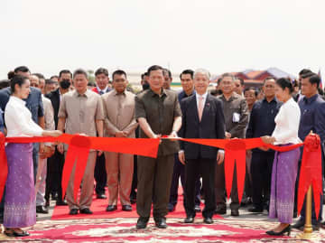 中国企業が建設したカンボジアの国道3本開通　