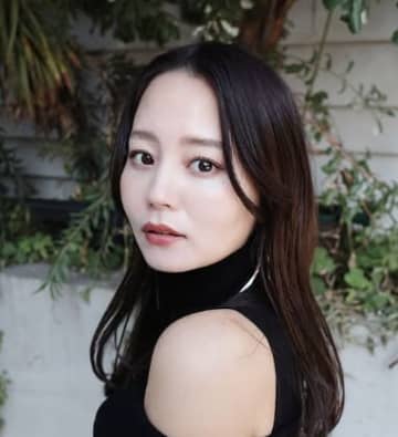 「姉は美人女優？めっちゃ似てる！」30歳モデルのヘアチェンジと私服ショットに反響「キュートな小顔が際立つ」