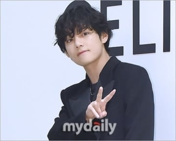 “入隊中”BTSのV、驚きの近況を公開…鍛え上げられた腕の筋肉に視線釘付け