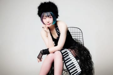 弾き語りシンガー・中村ピアノ、ニポポ人形をテーマにした楽曲「ニポポのうた」を配信リリース