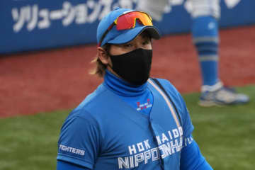 日本ハム・新庄監督、ピッチャー降板後に“とった行動”が話題　「温かいチーム」