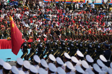 中国人民解放軍儀仗隊、ベトナム南部解放50周年記念式典に参加