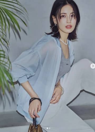 「激変！？別人！？顔面にピアス開けすぎ！？」28歳女優、あまりの"変貌姿"にネット騒然「誰のアカウントかと思った」