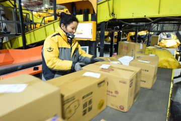 米国が中国からの少額輸入免税を撤廃、悲喜こもごも―独メディア