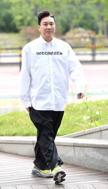 初婚は1年で終了　約7億円の借金を完済した韓国歌手（51）、年下妻とすでに婚姻届を提出していた！