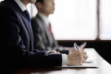 職場は土日も「新入社員研修」があるけど、新人から「代休はありますか？」と質問が！ 自分の頃は休日の研修も“当たり前”でしたが、今の時代は問題になるのでしょうか？ 割増賃金や代休の取り扱いも含め解説