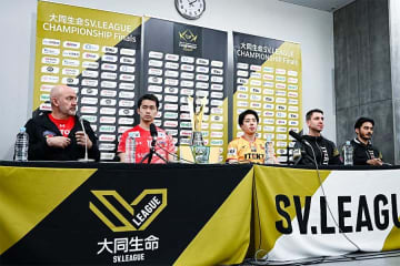 バレーの判定問題に「SNSのコメントは見ない」「自分たちで勝ち取ったもの」　当事者サントリーの主将とHCが言及