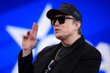 テスラ取締役会、「マスク後任CEOを探し始める」報道を否定