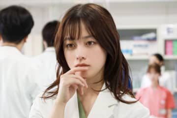 橋本環奈主演『天久鷹央の推理カルテ』第2話　水神様の祟り？ 不可解な症状の解明に挑む