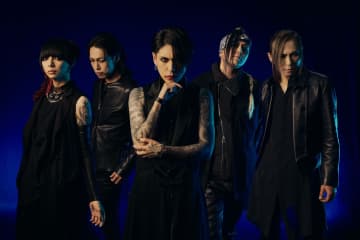 “過去”と“現在”のlynch.の邂逅 リテイクアルバム『GREEDY DEAD SOULS / UNDERNEATH THE SKIN』レビュー