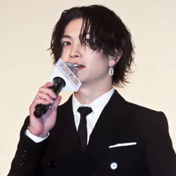 綱啓永、雰囲気ガラリ！短髪へのイメチェンSHOTに絶賛の声「バチイケすぎる」「どこまでも沼」
