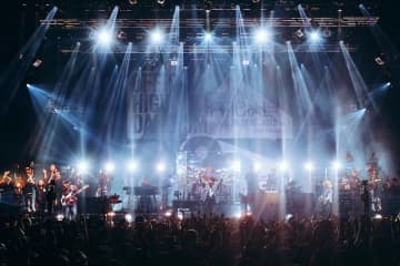 【ライブレポート】Official髭男dism、「今日のみんなのパワーをスタジアムに持っていく」