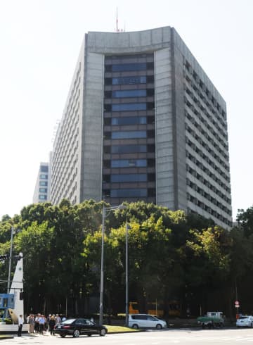 尿入りボトル百本捨てた疑い逮捕　47歳男「トイレの移動が面倒」