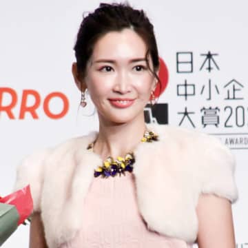 紗栄子「どんなもんかなと思って使ったら…」仕上がりの変化を実感！高級ヘアマスク