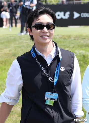 【PHOTO】パク・ソジュン「LIV GOLF KOREA」にギャラリーとして参加…輝く笑顔